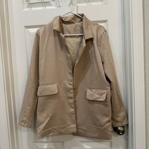 Khaki colored oversized blazer with real pockets women’s size M